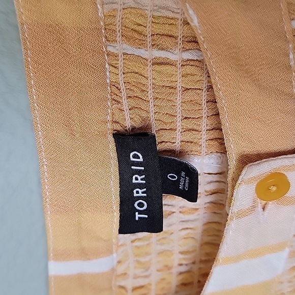 Torrid NWT yellow and white striped smocked crepe tank M/L - Picture 4 of 8